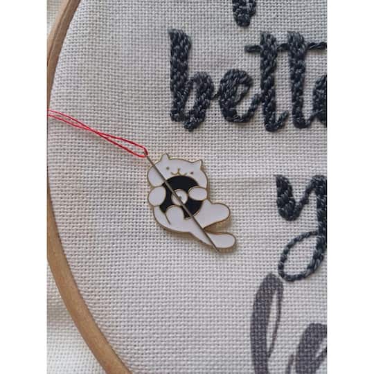 Wizardi 4/5" Cat Magnetic Needle Minder